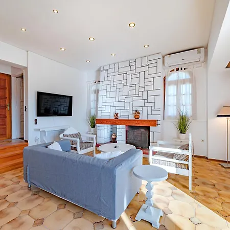 Heliotrope Traditional House * Vergaiika
