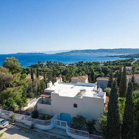 Heliotrope Traditional House Holiday home Vergaiika