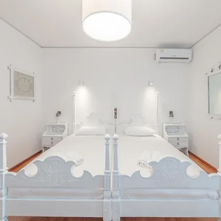 Heliotrope Traditional House *