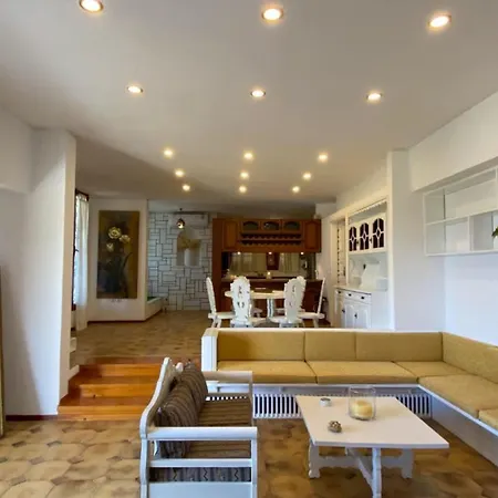 Heliotrope Traditional House Karafotaíika