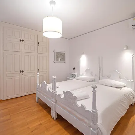 Heliotrope Traditional House * Vergaiika