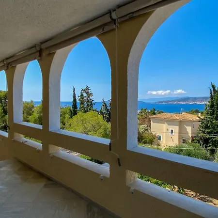 Heliotrope Traditional House Holiday home