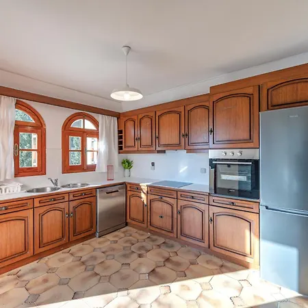 Heliotrope Traditional House Vergaiika