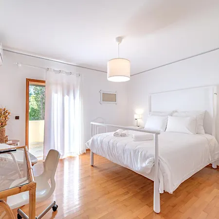 Heliotrope Traditional House * Vergaiika