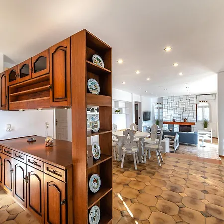 Holiday home Heliotrope Traditional House *