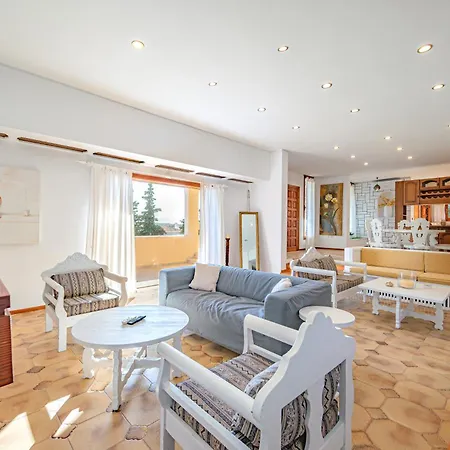 Heliotrope Traditional House Holiday home Vergaiika