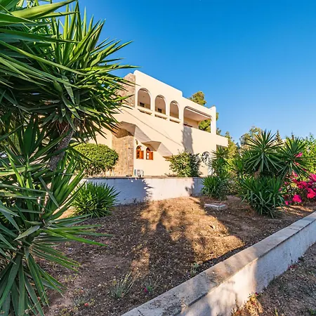 Holiday home Heliotrope Traditional House *