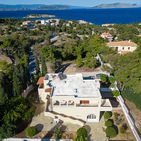Heliotrope Traditional House Holiday home